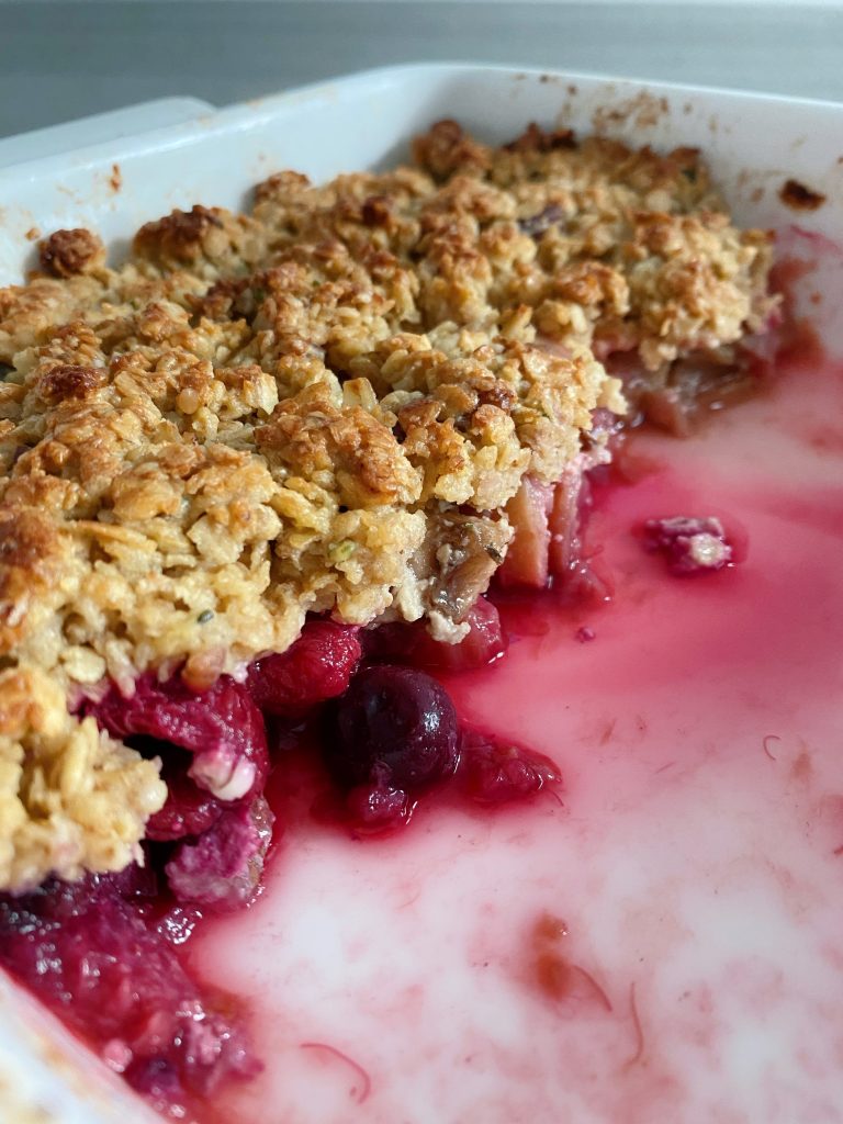 Crumble met rabarber banaan en rode vruchten gezond